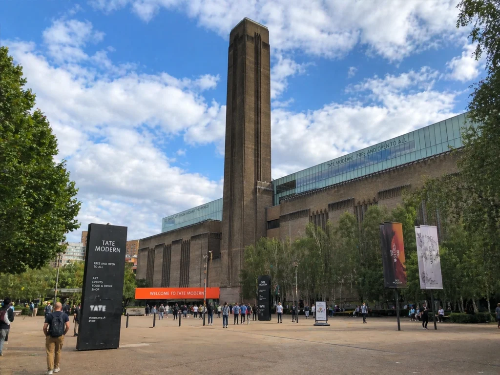 Tate Modern exterior in London for private museum tours and guided art visits