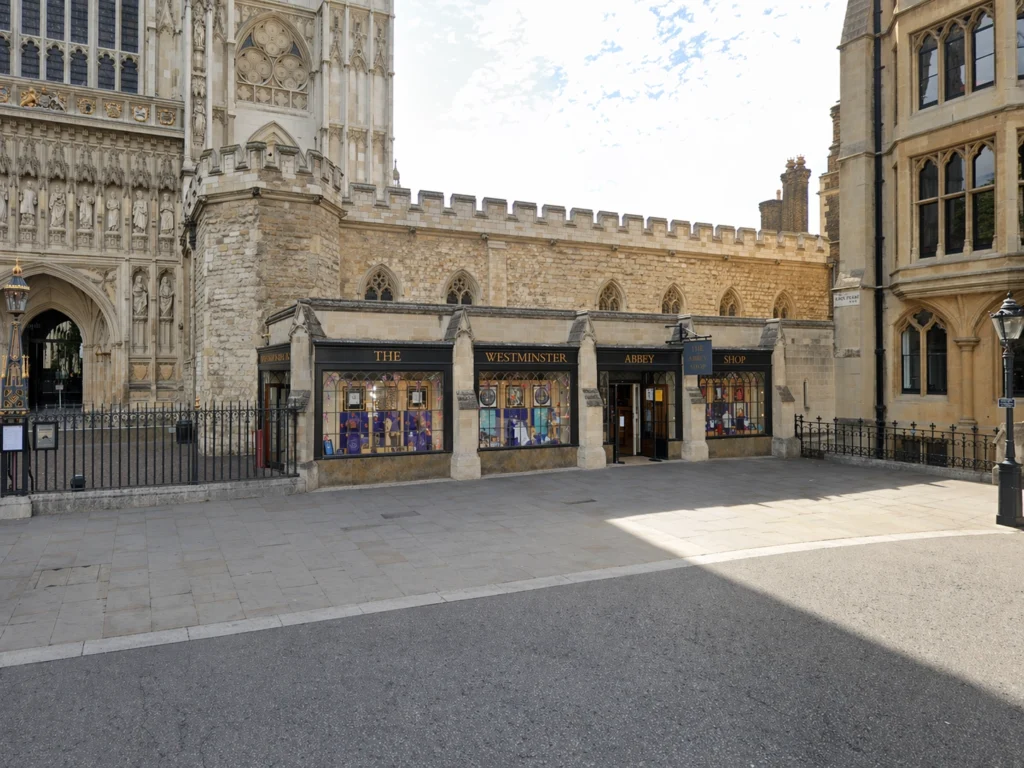 Entrance to the Westminster Abbey Shop in London, used as the meeting point for a guided tour.